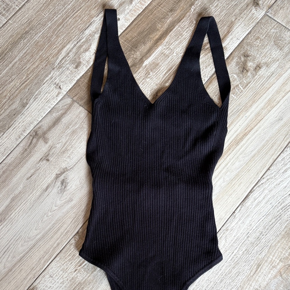 Lulu's Black Ribbed V-Neck Bodysuit